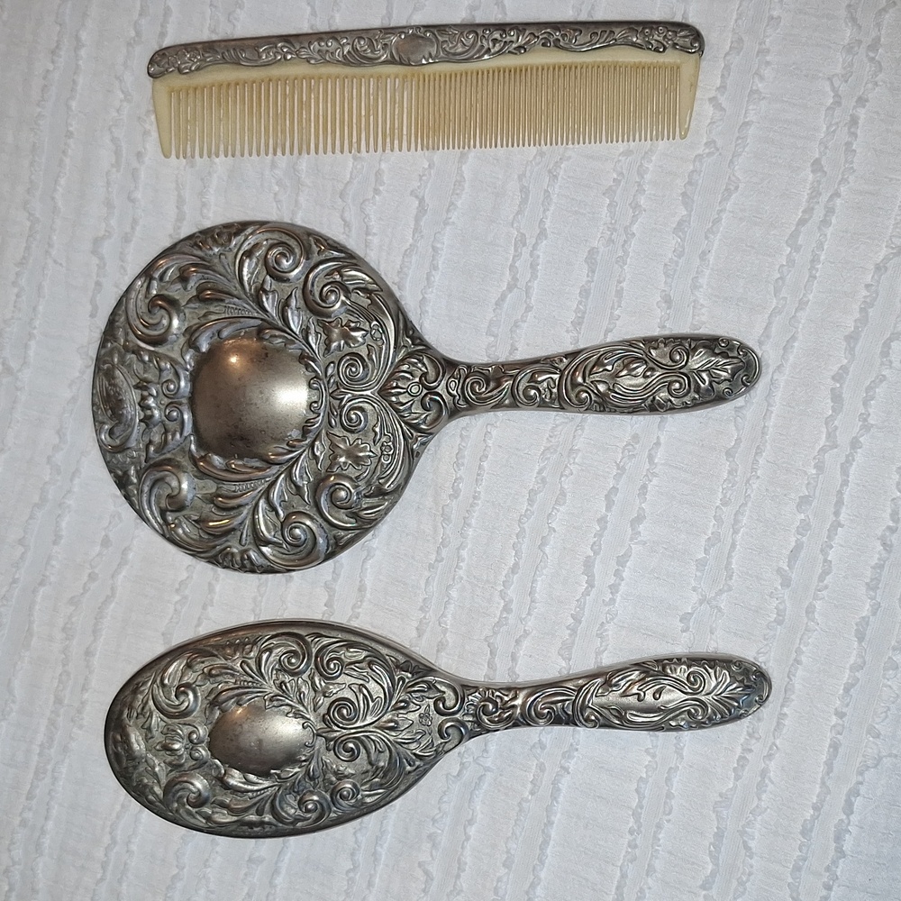 Vintage Elegant Silver Vanity Set